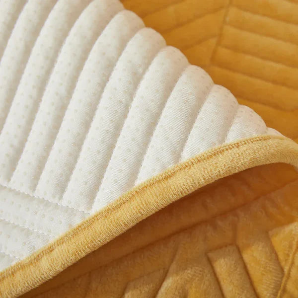 Capa para Sofá em Veludo Cristal Antiderrapante Amarelo KBN