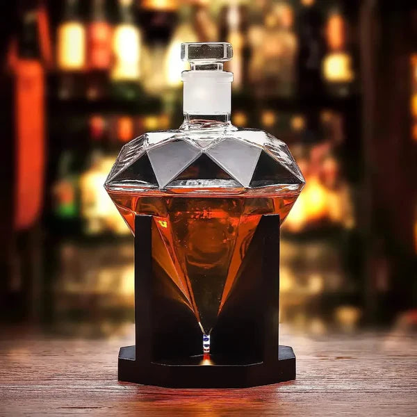 Decanter de Vidro em Formato Diamante com Suporte de Madeira KBN