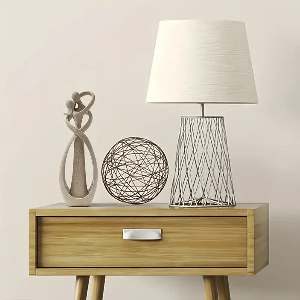 Escultura Abstrata Casal Beijando em Resina para Decoração KBN