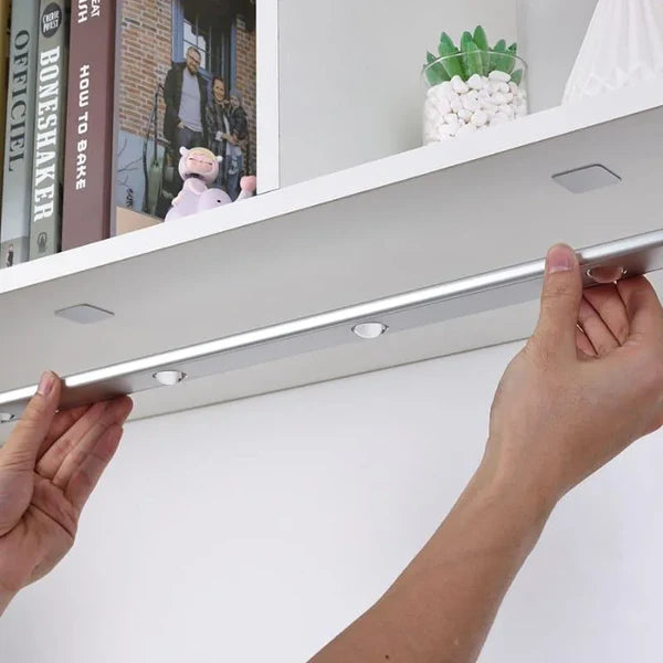 Luminária LED Magnética com Sensor de Movimento e Bateria KBN