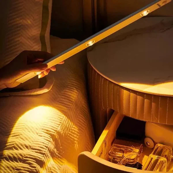 Luminária LED Magnética com Sensor de Movimento e Bateria KBN