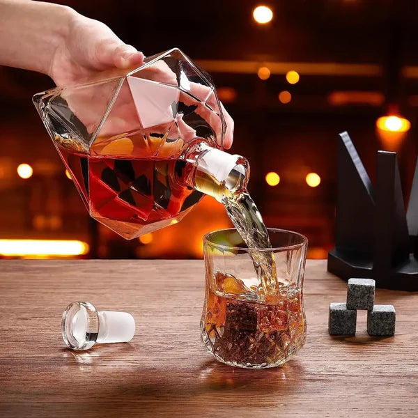 Decanter de Vidro em Formato Diamante com Suporte de Madeira KBN
