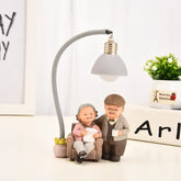 Escultura de Casal Idoso para Decoração de Sala e Escritório KBN