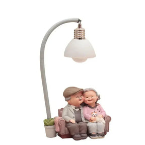 Escultura de Casal Idoso para Decoração de Sala e Escritório KBN