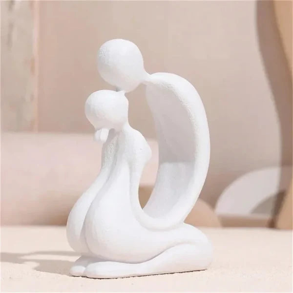 Escultura Moderna de Casal se Beijando em Resina KBN