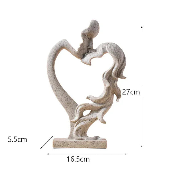 Escultura Nórdica de Casal se Beijando em Resina para Sala KBN