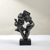 Escultura Pequena de Casal Abraçado para Estante KBN