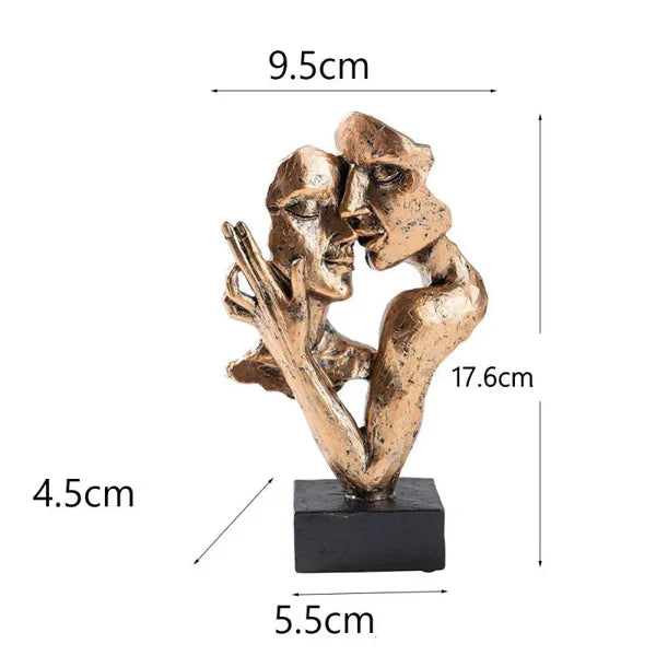 Escultura Pequena de Casal Abraçado para Estante KBN
