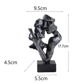 Escultura Pequena de Casal Abraçado para Estante KBN