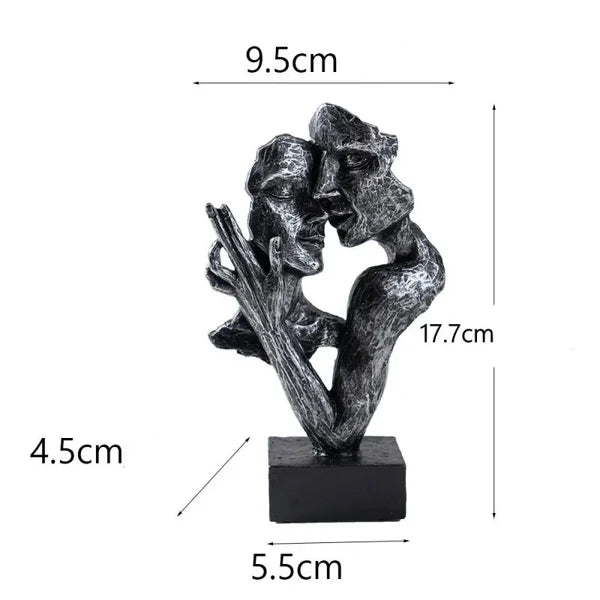 Escultura Pequena de Casal Abraçado para Estante KBN
