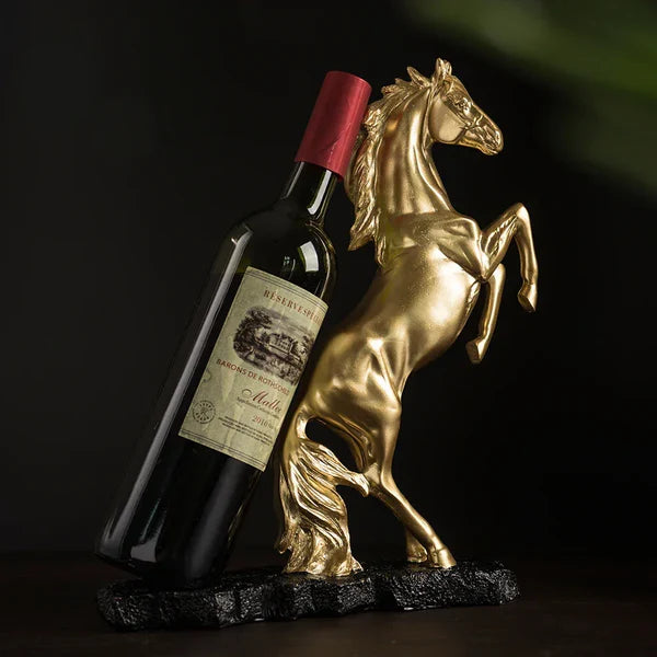 Suporte para Vinho Cavalo de Guerra em Resina Dourada KBN